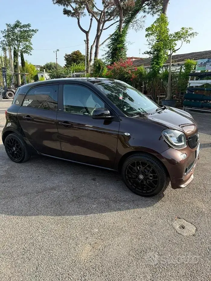 Usata Smart ForFour Passion 90 CV (66 kW) 2019 Marrone Utilitaria