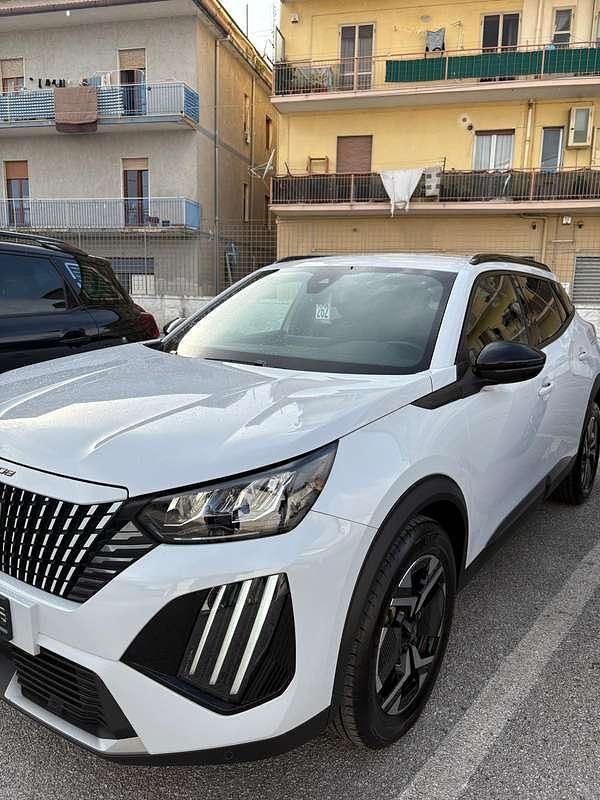 Usata Peugeot 2008 Allure 101 CV (74 kW) 2025 SUV