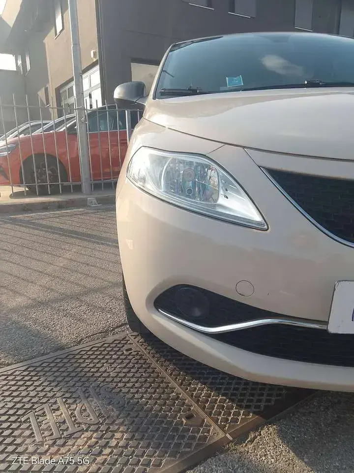 Usata Lancia Ypsilon Silver 95 CV (69 kW) 2018 Beige Utilitaria