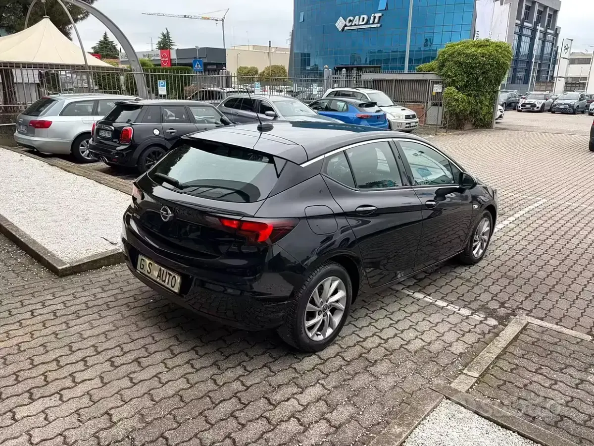 Occasion Opel Astra 122 PK (89 kW) 2021 Zwart Sedan