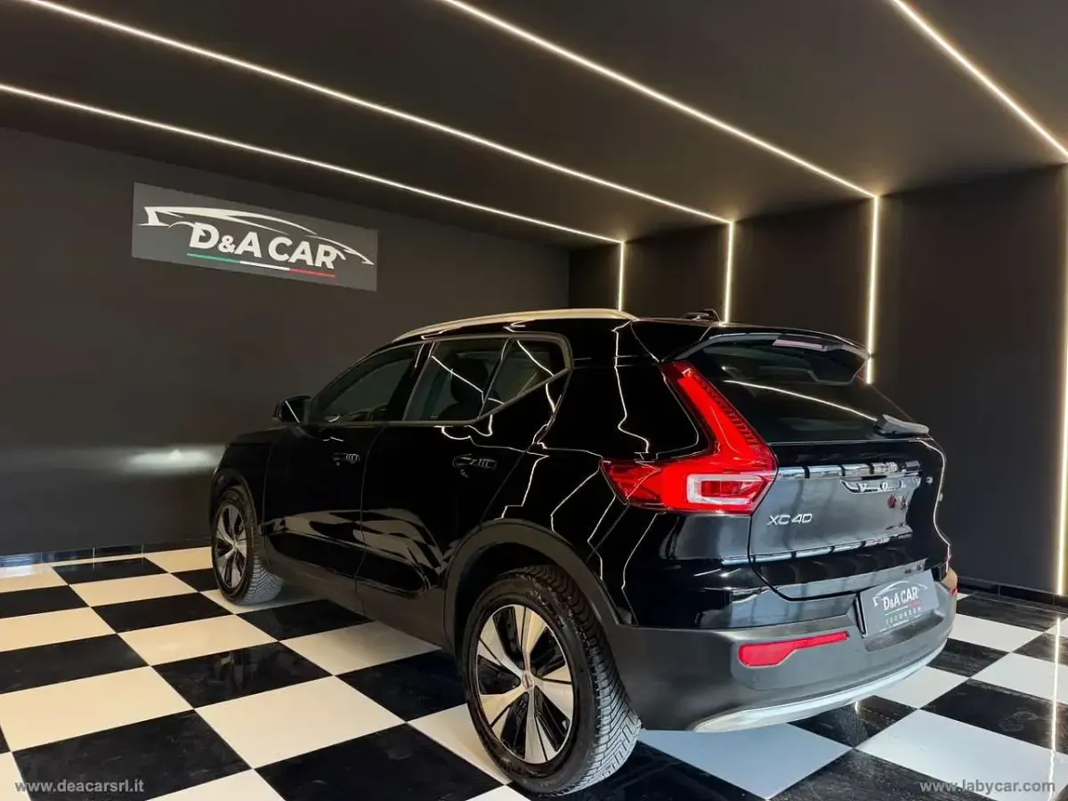 Usata Volvo XC40 129 CV (94 kW) 2022 Nero SUV