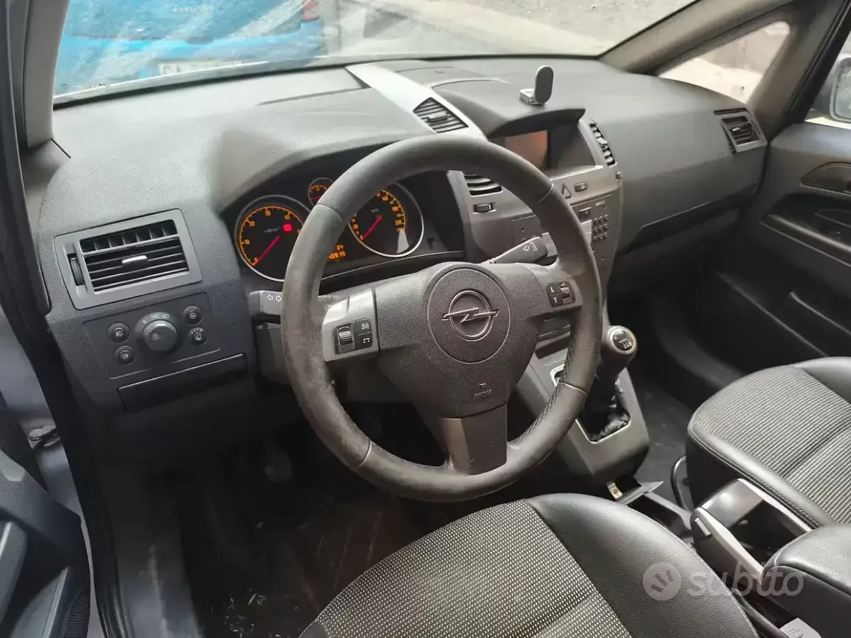 Usata Opel Zafira 101 CV (74 kW) 2006 Grigio Monovolume