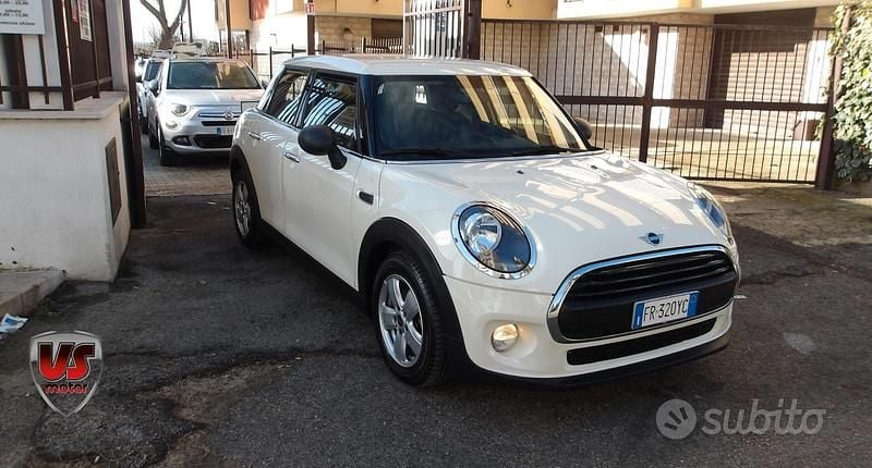 Usata Mini ONE 75 CV (55 kW) 2018 Beige Utilitaria