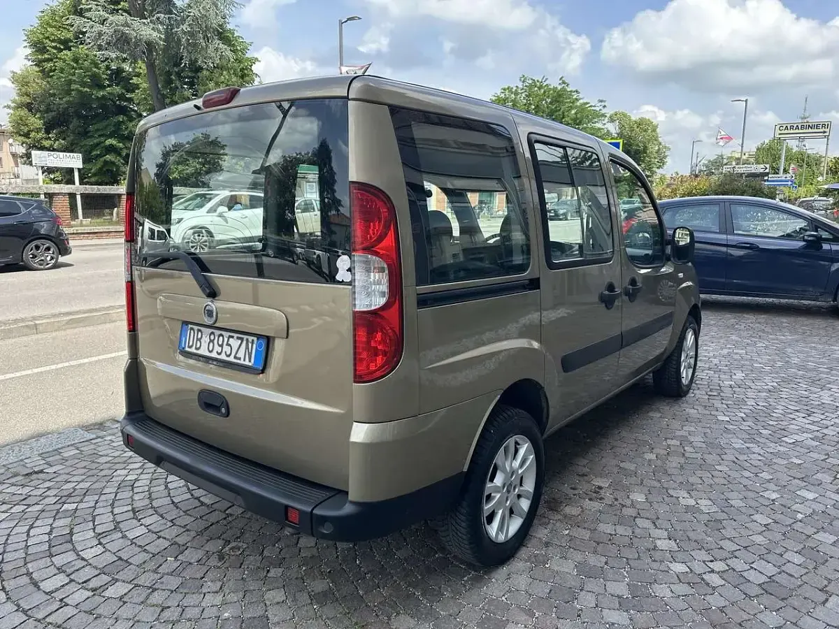 Usata Fiat Doblò Dynamic 84 CV (61 kW) 2006 Grigio Monovolume