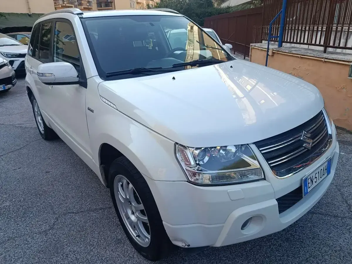 Usata Suzuki Grand Vitara 129 CV (94 kW) 2012 Bianco SUV