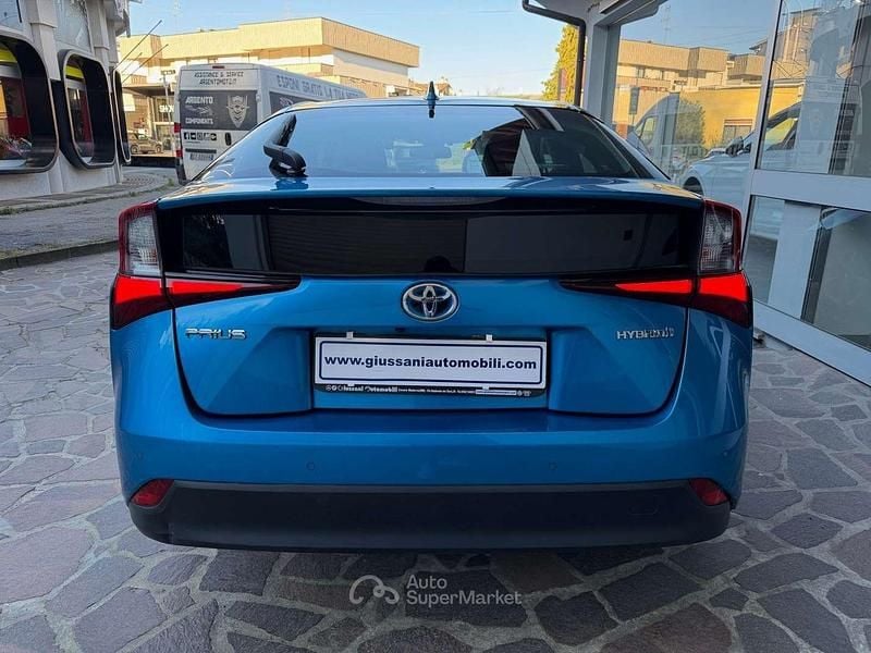 Usata Toyota Prius Lounge 98 CV (72 kW) 2020 Blu/azzurro Utilitaria