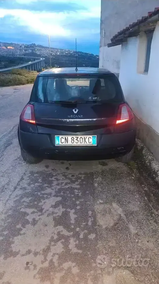 Usata Renault Mégane II 100 CV (73 kW) 2004 Bluazzurro Berlina