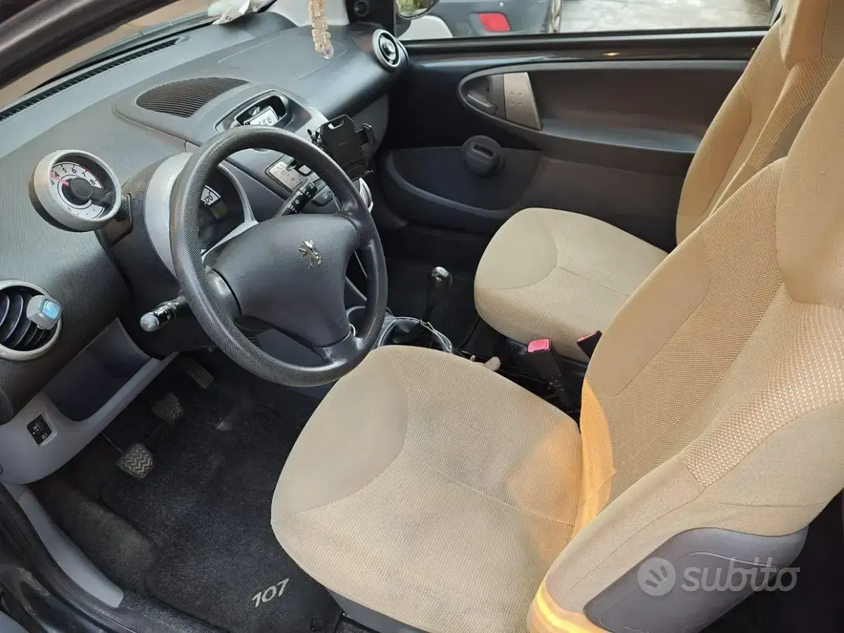 Usata Peugeot 107 68 CV (50 kW) 2008 Nero Utilitaria