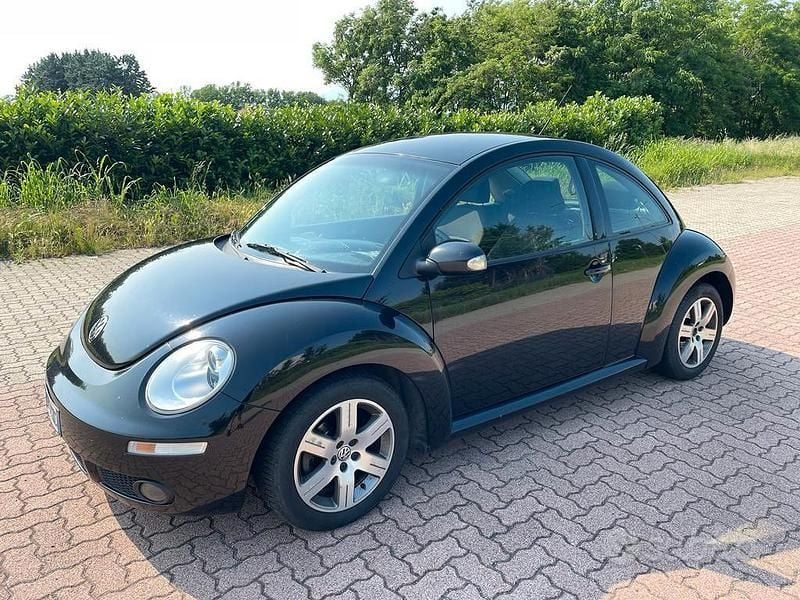 Usata VW New Beetle 105 CV (77 kW) 2008 Nero Utilitaria