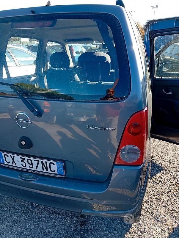 Usata Opel Agila 65 CV (47 kW) 2005 Utilitaria