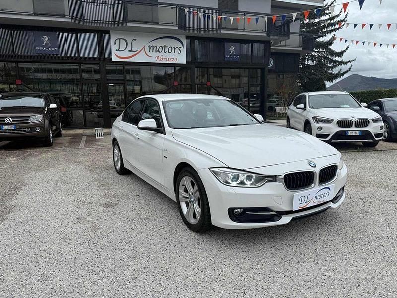 Usata BMW 318 Sport Line 2013 Bianco Berlina