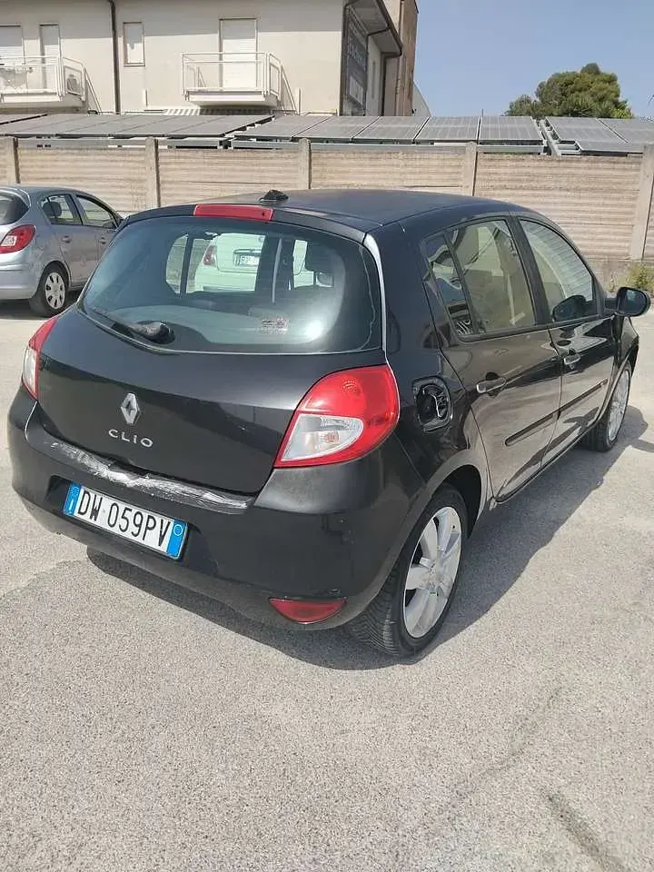Usata Renault Clio II Dynamique 84 CV (61 kW) 2009 Other Berlina