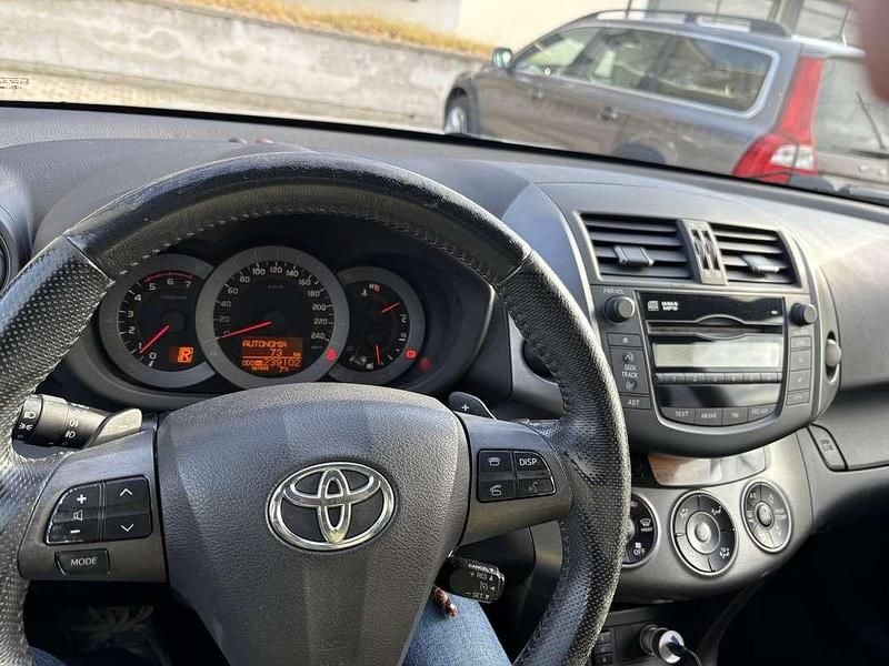 Usata Toyota RAV4 Executive 150 CV (110 kW) 2011 Grigio SUV