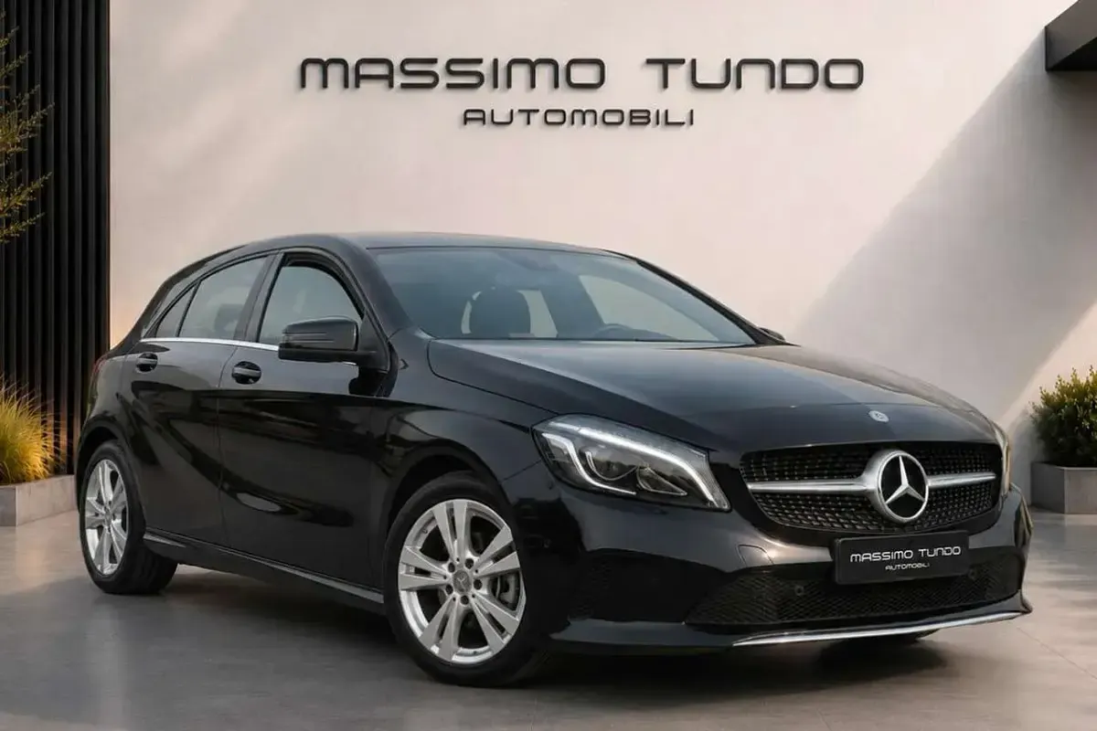 Usata Mercedes A180 109 CV (80 kW) 2017 Nero Utilitaria