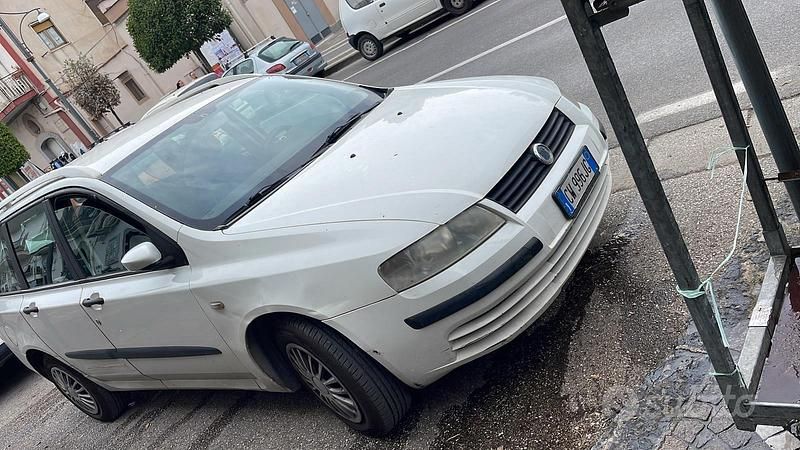 Usata Fiat Stilo 100 CV (73 kW) 2005 Bianco Station wagon