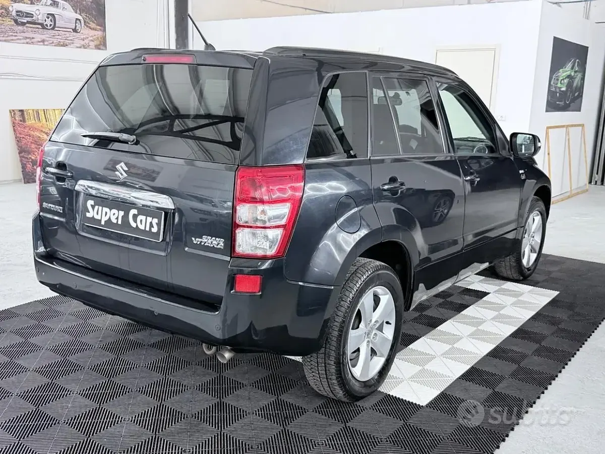 Usata Suzuki Grand Vitara 129 CV (94 kW) 2012 Nero SUV