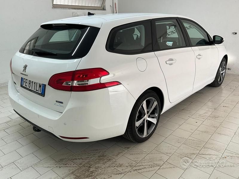 Begagnad Peugeot 308 99 HK (72 kW) 2016 Vit Kombi