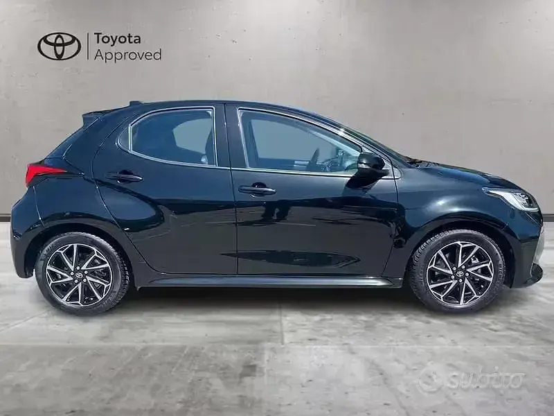 Usata Toyota Yaris Hybrid Trend 116 CV (85 kW) 2022 Nero Berlina