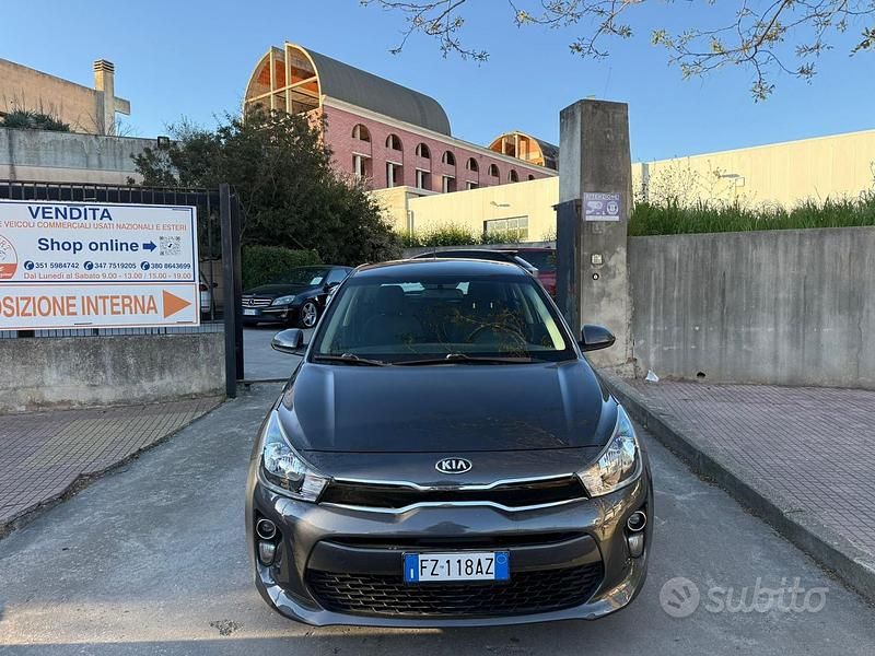 Usata Kia Rio 84 CV (61 kW) 2020 Grigio Berlina