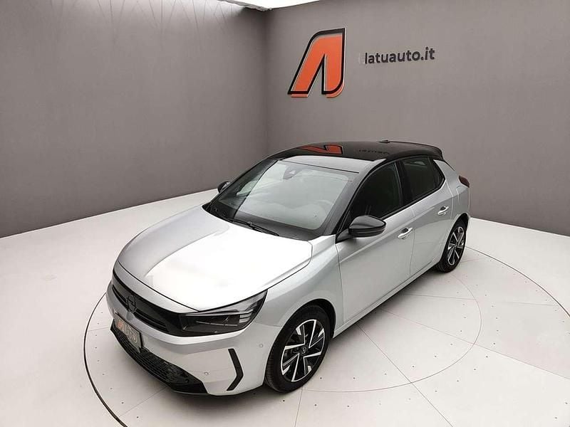 Usata Opel Corsa 101 CV (74 kW) 2025 Kristall silver / tetto nero Utilitaria