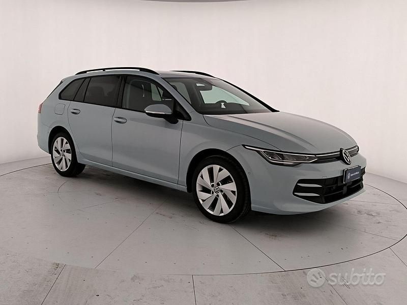 Nuova VW Golf VIII Edition 150 CV (110 kW) 2025 Crystal ice blue metallizzato Station wagon