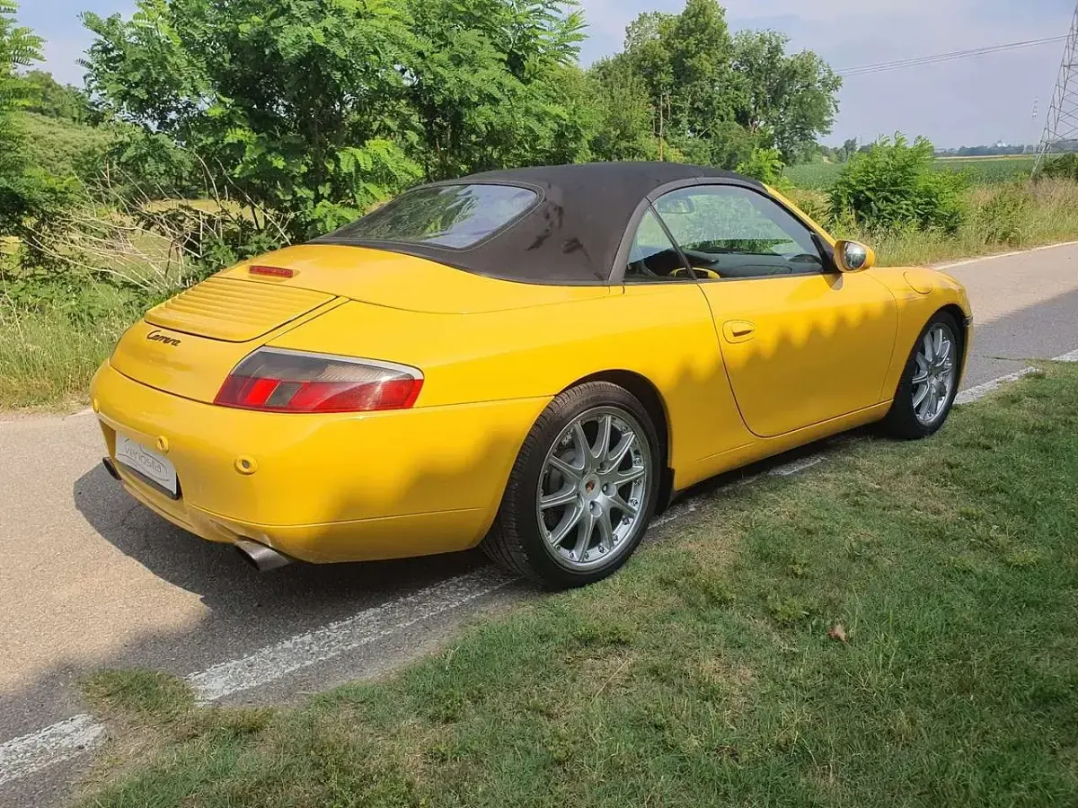 Usata Porsche 911 Carrera Cabriolet 300 CV (220 kW) 1999 Giallo Cabrio