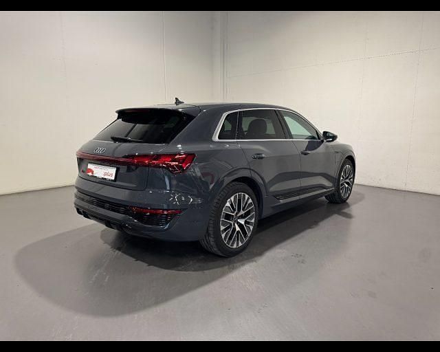 Usata Audi Q8 e-tron S-Line 300 kW (408 CV) 2024 Grigio SUV