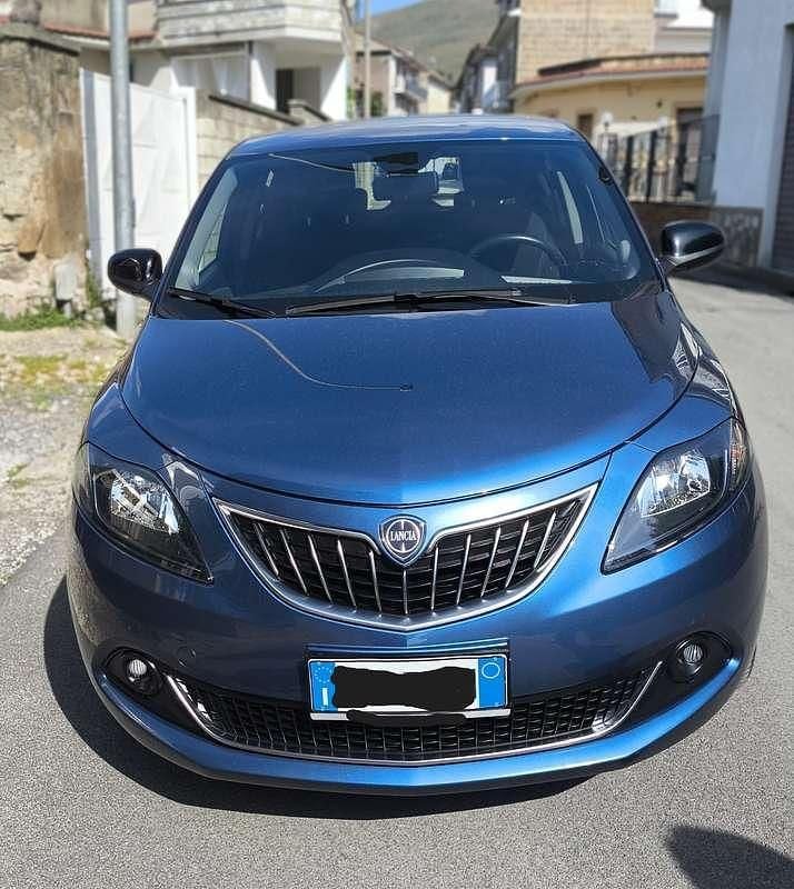 Usata Lancia Ypsilon Gold 69 CV (50 kW) 2022 Blu/azzurro Utilitaria