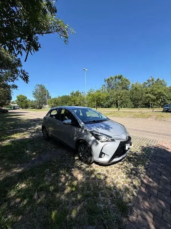 Usata Toyota Yaris Hybrid Active 75 CV (55 kW) 2017 Berlina
