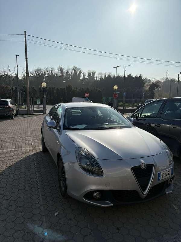 Usata Alfa Romeo Giulietta Business 120 CV (88 kW) 2016 Argento Utilitaria