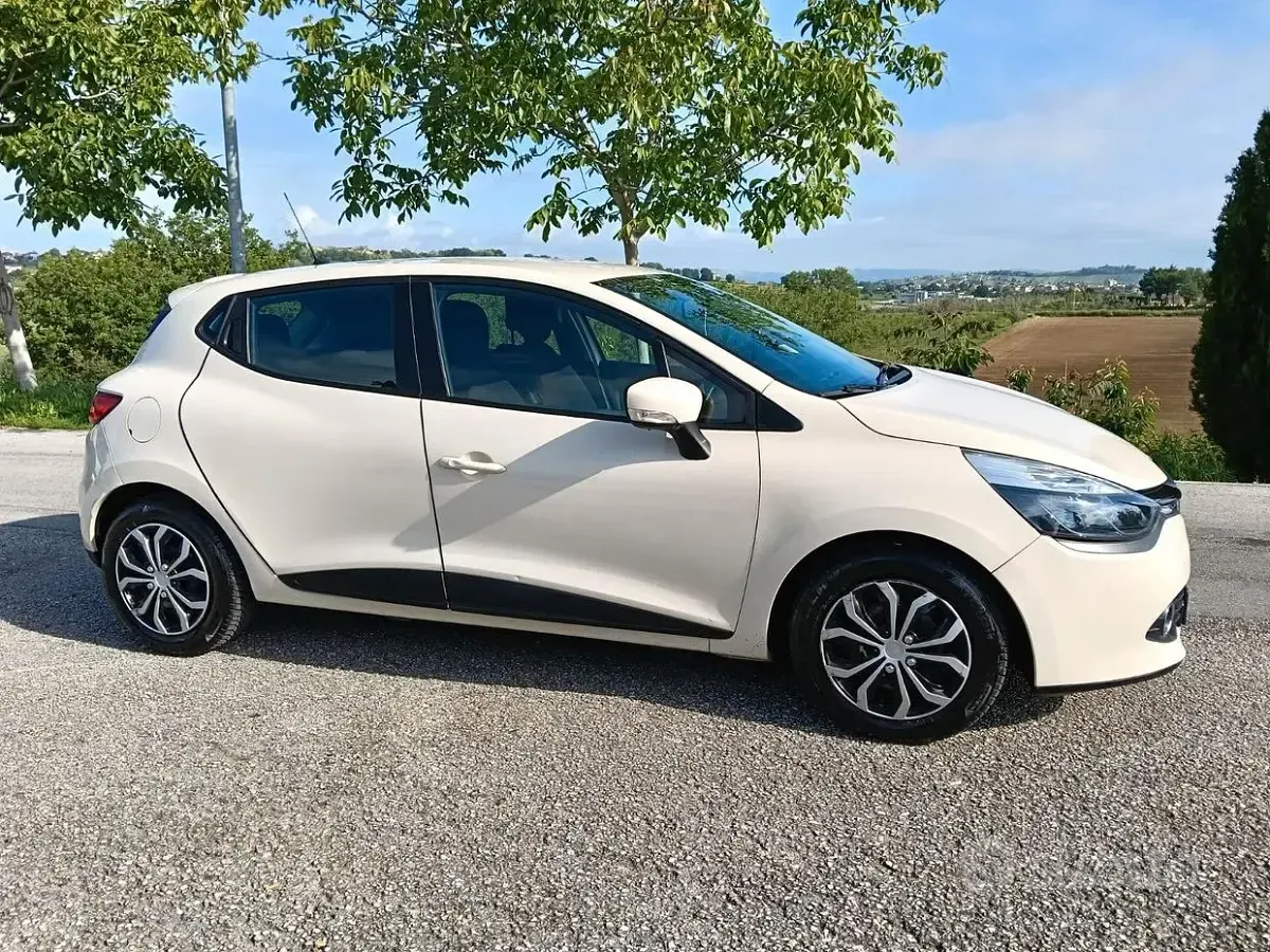Usata Renault Clio IV 75 CV (55 kW) 2016 Marrone Berlina