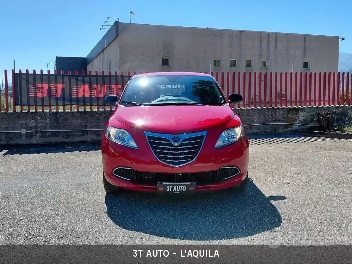 Usata Lancia Ypsilon S 95 CV (69 kW) 2015 Rosso Utilitaria