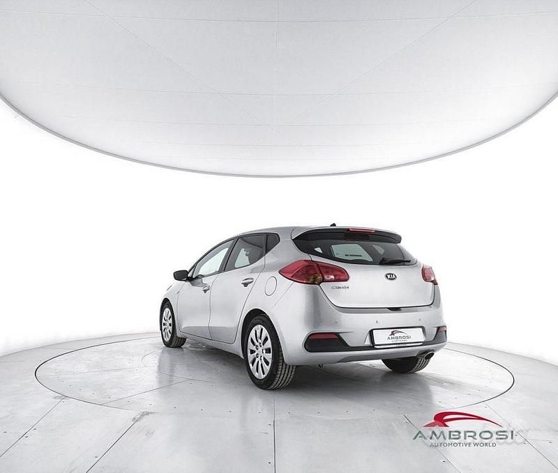 Usata Kia Ceed Active 99 CV (72 kW) 2014 Grigio Utilitaria