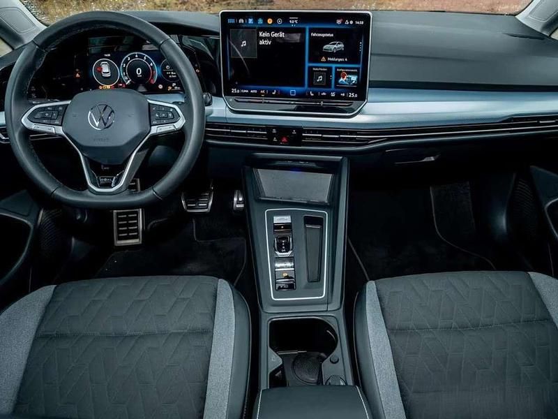 Usata VW Golf VIII Goal 150 CV (110 kW) 2025 Bianco Utilitaria