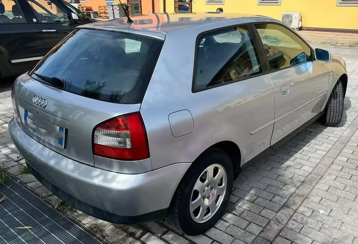 Usata Audi A3 102 CV (75 kW) 2001 Grigio Utilitaria