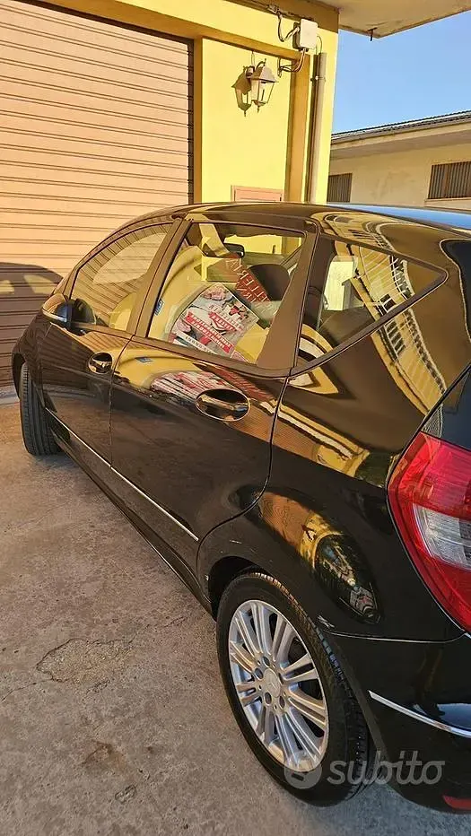 Usata Mercedes A180 Elegance 109 CV (80 kW) 2010 Nero Berlina