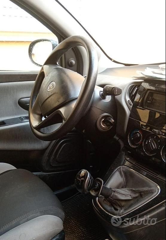 Usata Lancia Ypsilon 86 CV (63 kW) 2014 Nero Utilitaria
