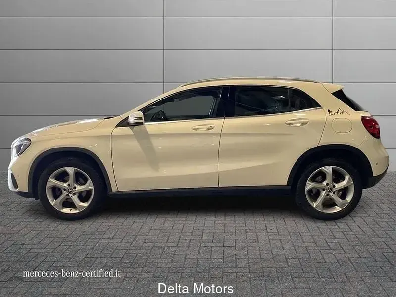 Usata Mercedes GLA200 136 CV (100 kW) 2018 Bianco polare SUV