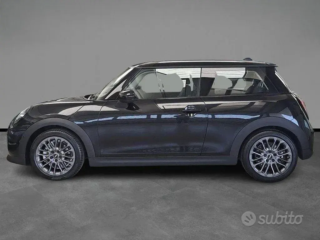 Usata Mini Cooper Essential 156 CV (114 kW) 2024 Nero / pastello Utilitaria