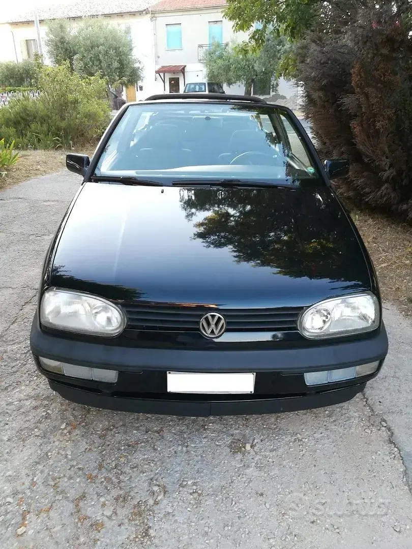Usata VW Golf Cabriolet 75 CV (55 kW) 1997 Blu Cabrio