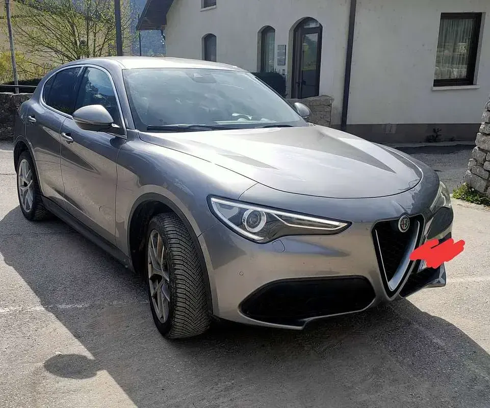 Käytetty Alfa Romeo Stelvio 280 HP (205 kW) 2017 Harmaa Katumaasturi