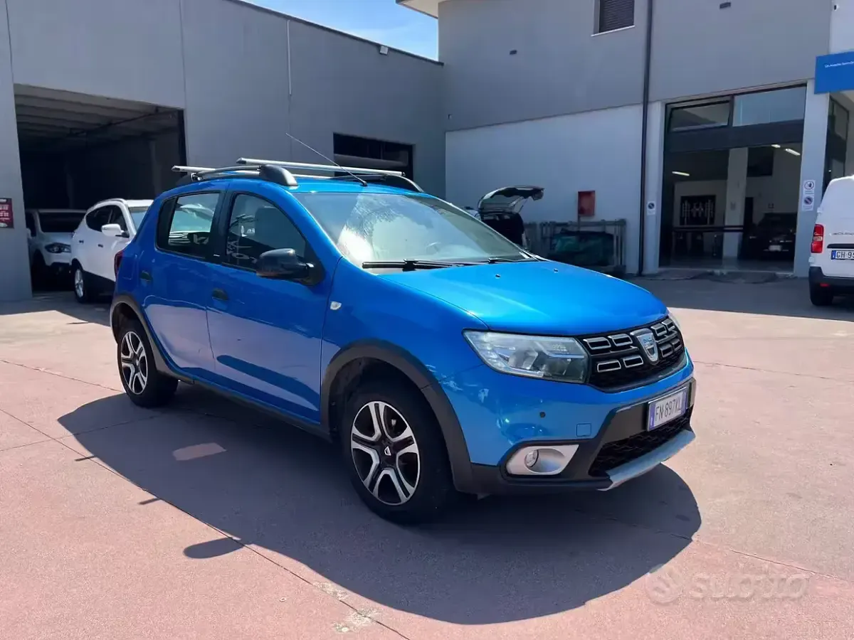 Usata Dacia Sandero Stepway 90 CV (66 kW) 2018 Bluazzurro Berlina