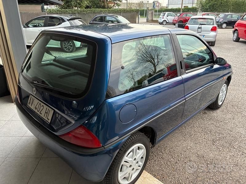Usata Lancia Ypsilon 59 CV (43 kW) 1997 Blu Utilitaria