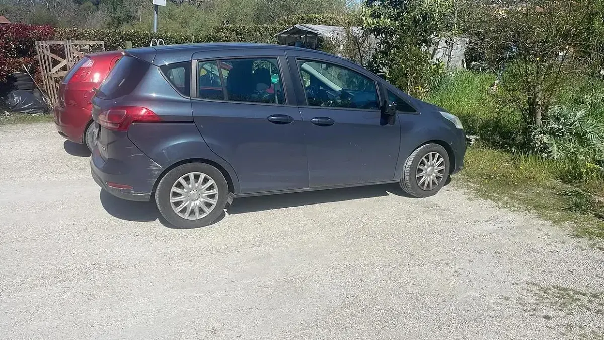 Usata Ford B-MAX 95 CV (69 kW) 2013 Blu Monovolume