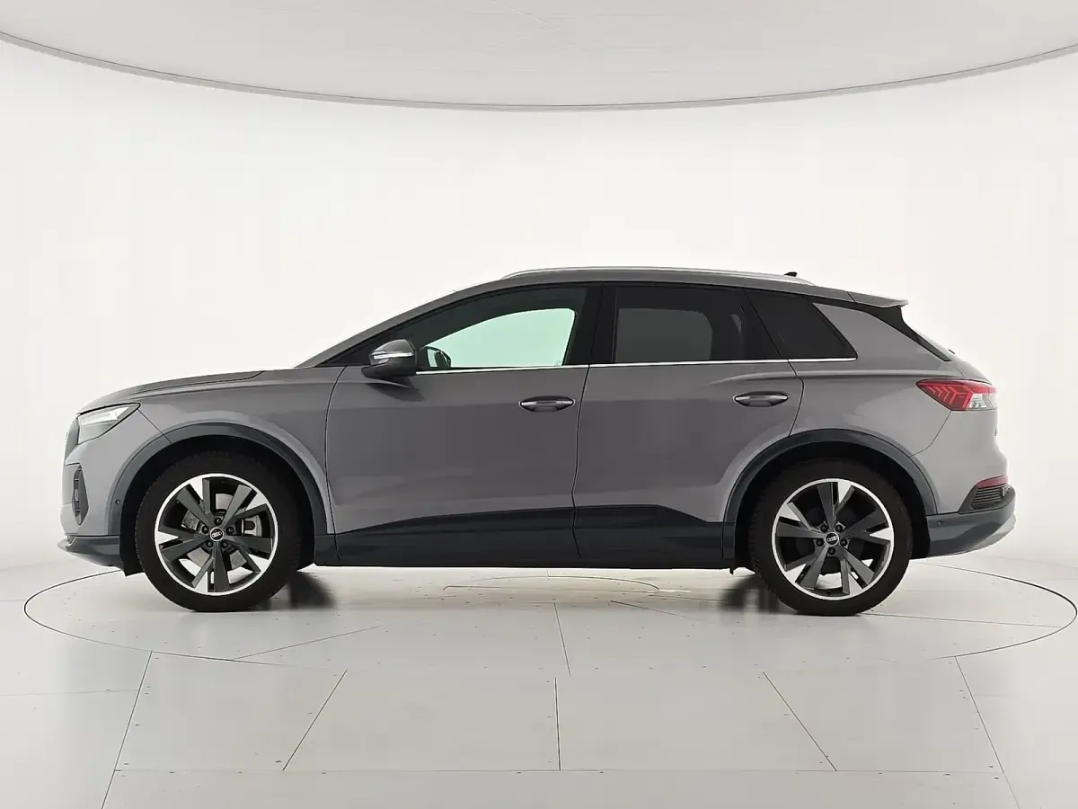 Usado Audi Q4 e-tron Advanced 150 kW (204 CV) 2022 Gris SUV