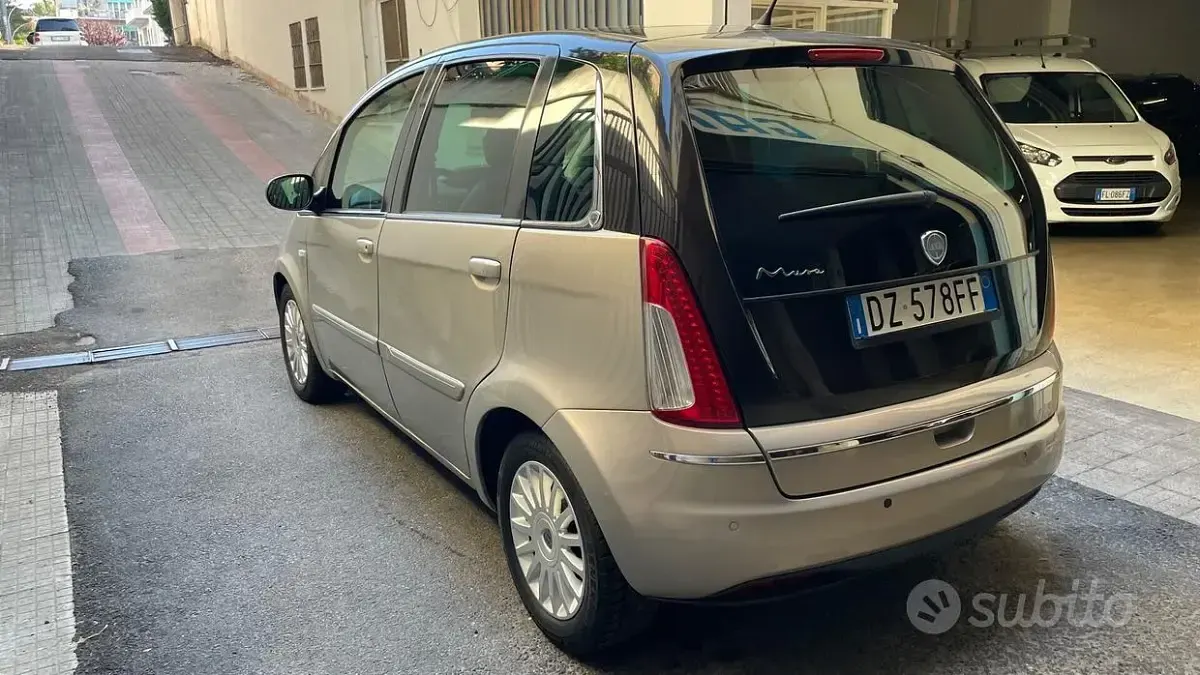 Usata Lancia Musa 95 CV (69 kW) 2009 Marrone Monovolume