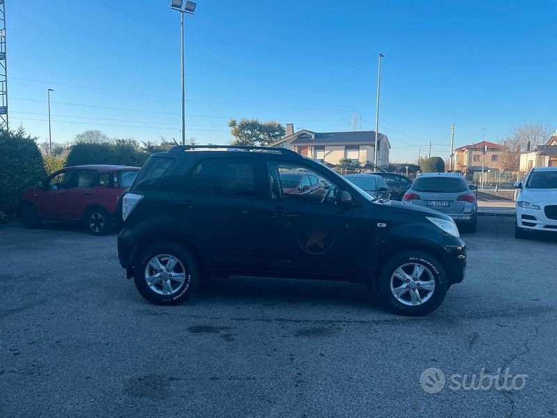 Usata Daihatsu Terios 105 CV (77 kW) 2010 Nero SUV