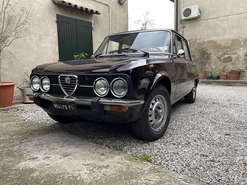 Usata Alfa Romeo Giulia Super 103 CV (75 kW) 1977 Marrone Berlina