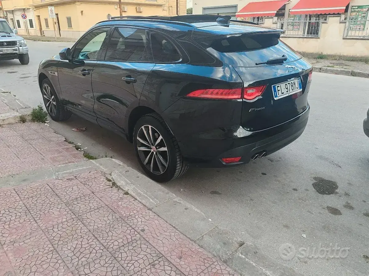 Usata Jaguar F-Pace R-Sport 180 CV (132 kW) 2017 Nero SUV
