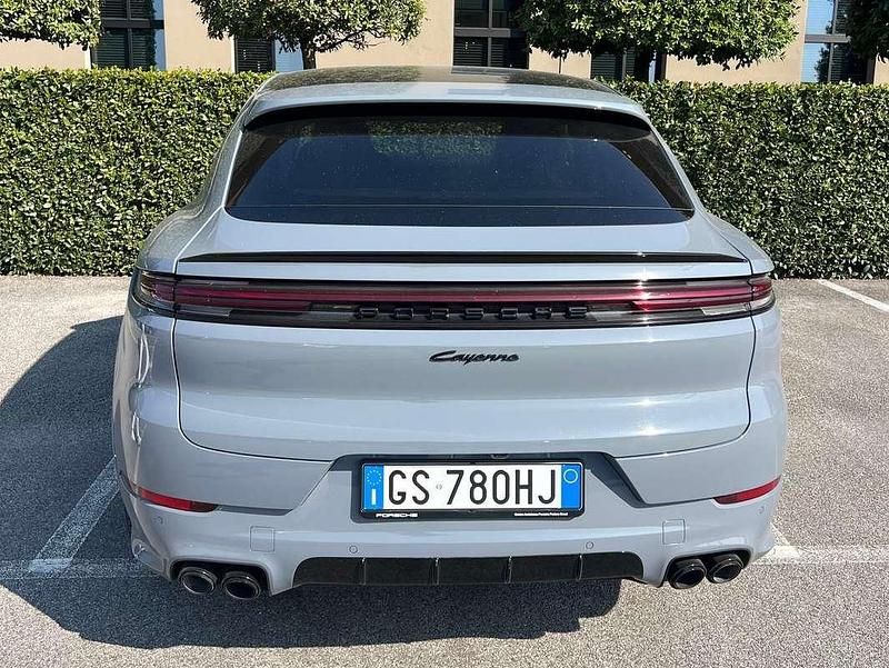 Usata Porsche Cayenne Coupe 470 CV (345 kW) 2024 Grigio SUV